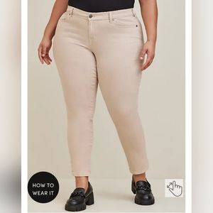 *Brand New* Torrid Women's Boyfriend Straight Vintage Stretch Mid-Rise Jean